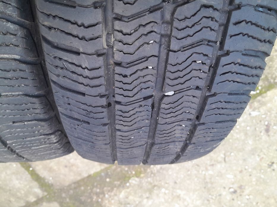 Шини 215/ 60 17C.