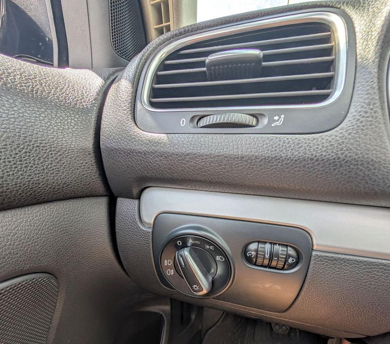 VW Golf Variant 2011 – Muito bem equipada, estimada e com extras que fazem a diferença