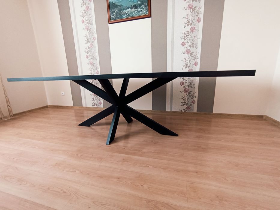 Stół do jadalni typu pająk