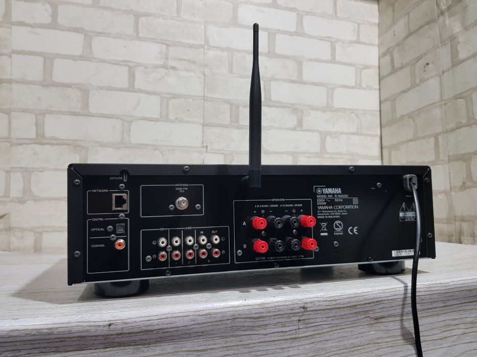 Пульт! Стерео ресивер YAMAHA R-N303D+1, *2x100, Wi-Fi, Bluetooth, AirPlay б/у