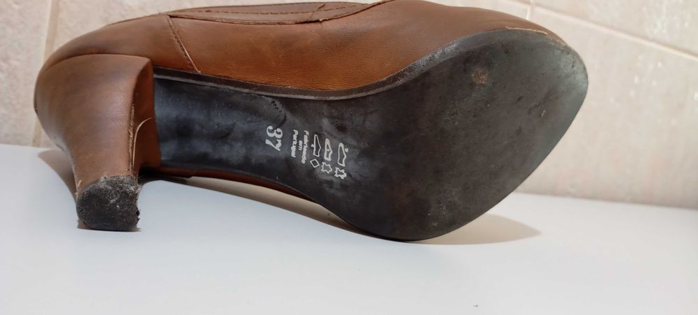 Sapato compensado senhora