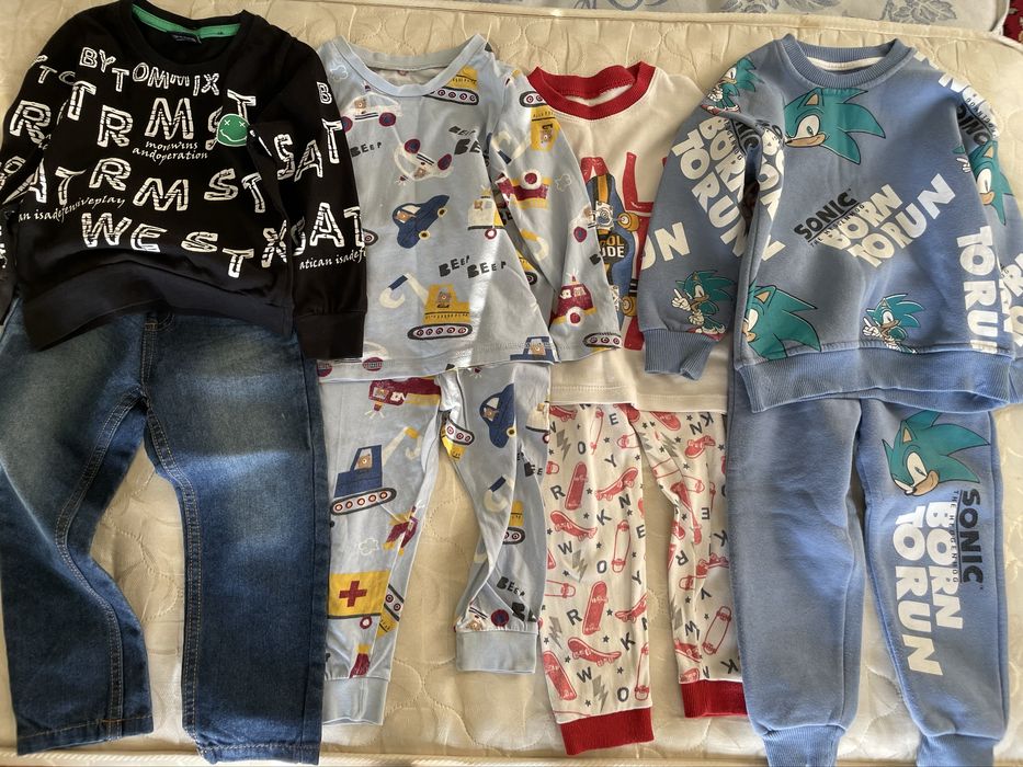 Продам одяг на хлопчика. Костюм, піжама, джинси, кофта. 98 розмір