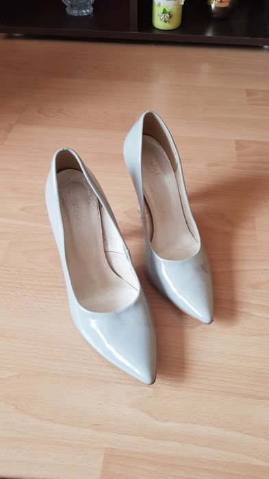 Buty na obcasie rozmiar 39