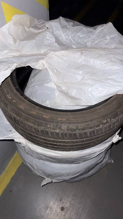 Резина летняя в отличном состоянии 235/45/r18 $150