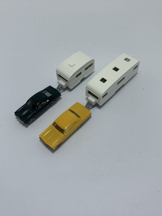 Carros com caravana Wiking escala 1:160
