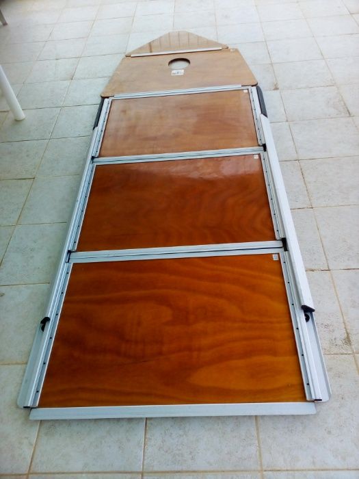 Vendo fundo de madeira para Zodiac