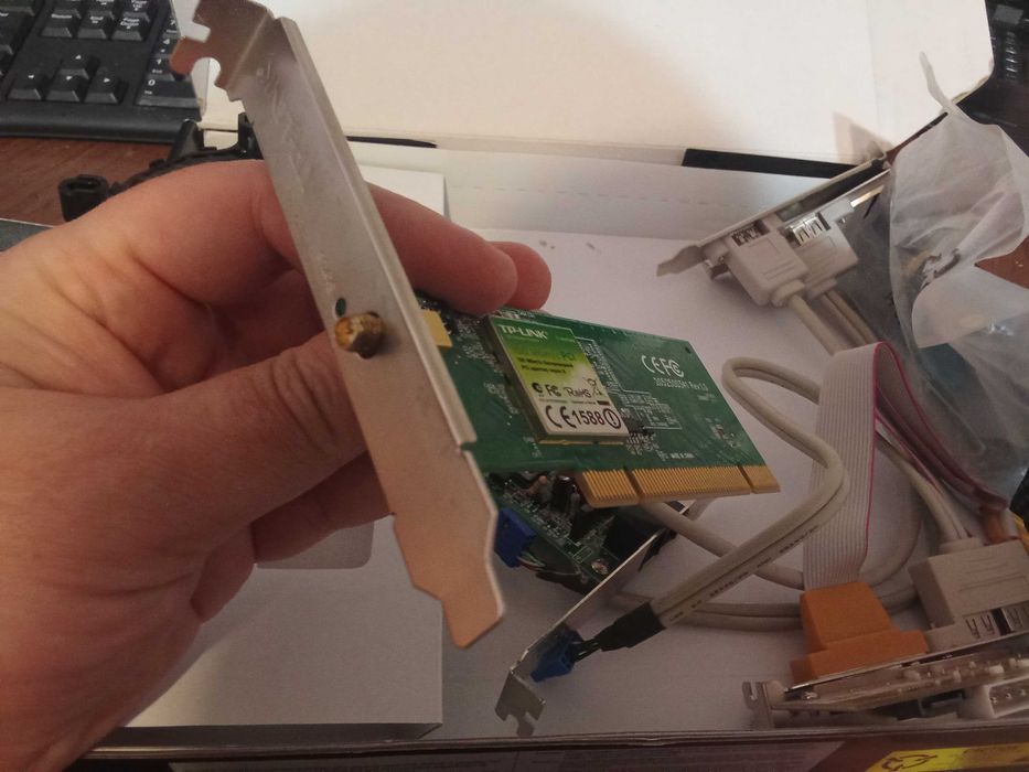 комплект відеокарта, звукові карти, мережеві карти шнурки