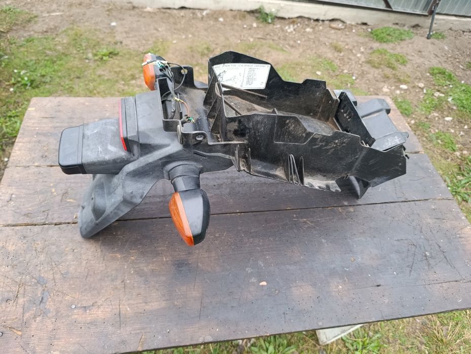 Nadkole tył Honda CBR 125 jc34 plastik mocowanie rejestracji kierunki
