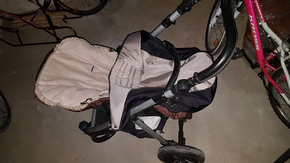 Wózek Bebetto Nico Plus- głęboki i spacerowy + śpiworek. Dobry stan.