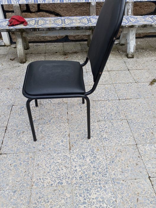 Cadeiras almofadas pretas