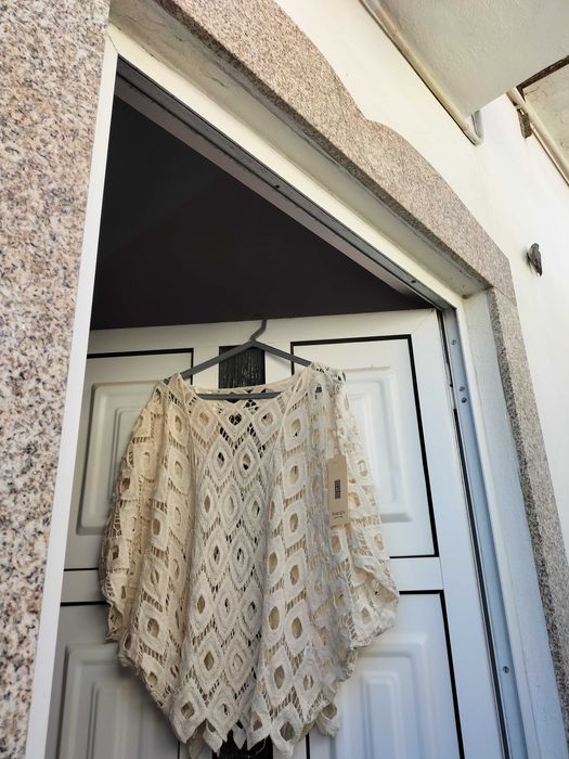 Túnica rendada bege