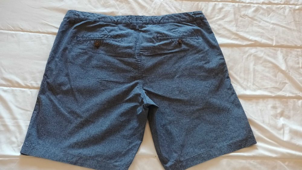 Calções em azul escuro