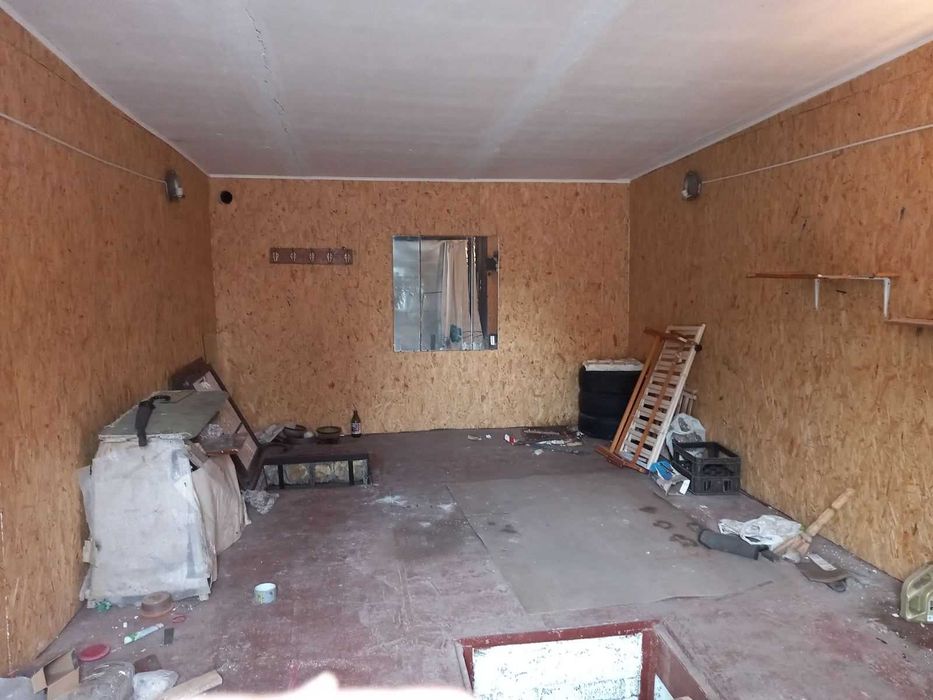 Гараж с подземным этажом.