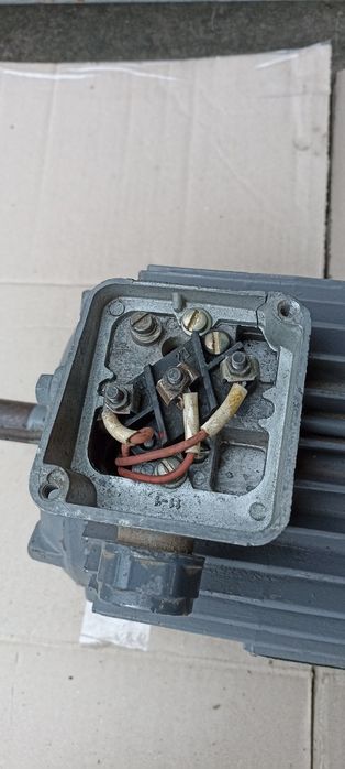 Электродвигатель.  2.2квт
1410 оборотов 
Состояние нового...