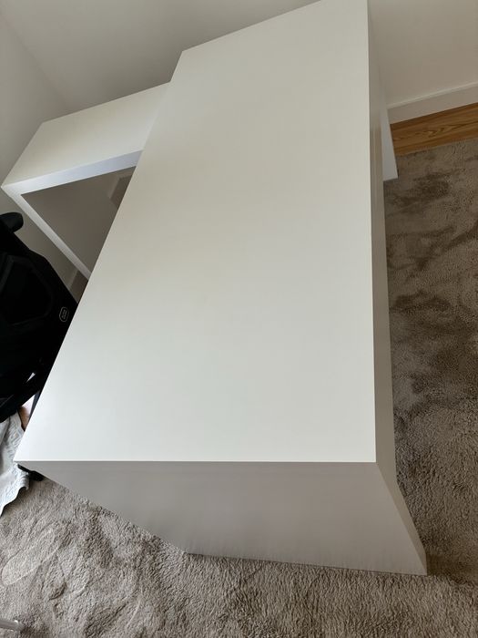 MALM Secretária com painel extraível branco Ikea