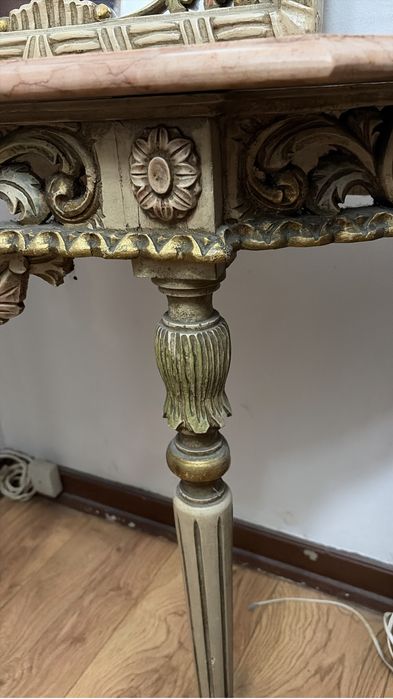 Mesa de apoio com detalhes