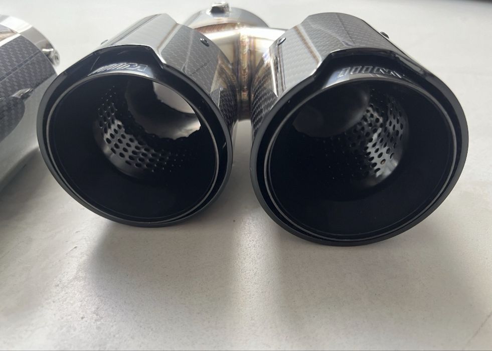 Karbonowe końcówki wydechu BMW