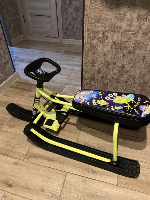 Санки снігохід.