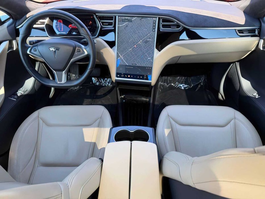 Tesla Model S P85D      2015
