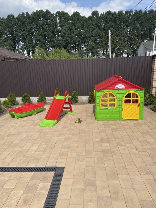 Розпродаж! Набір дитячий будиночок,гірка,пісочниця,стіл та стільці