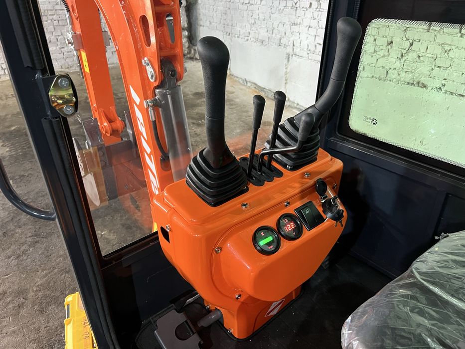 Міні екскаватор з кабіною LeiTe LT1012 CAB! Екскаватор 1.2 тонни