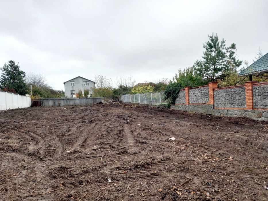 Продаж ділянки 8,46 соток у центрі Червоного хутора