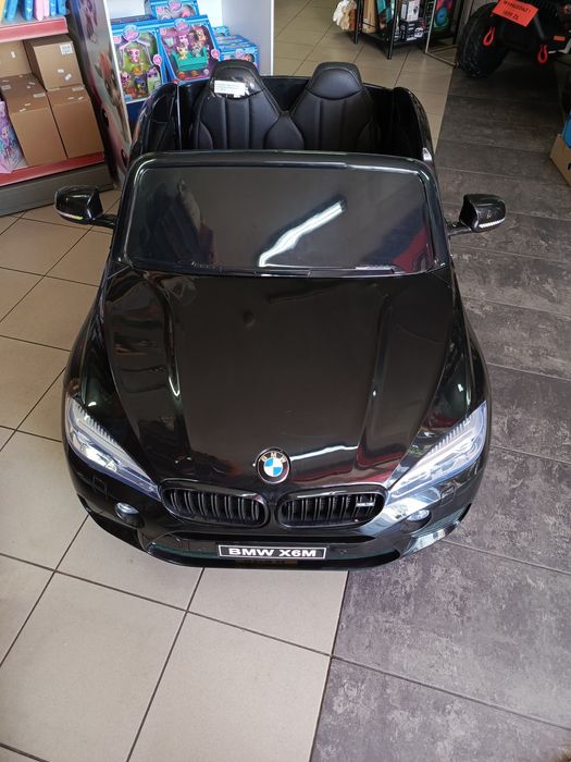 BMW X6M na akumulator