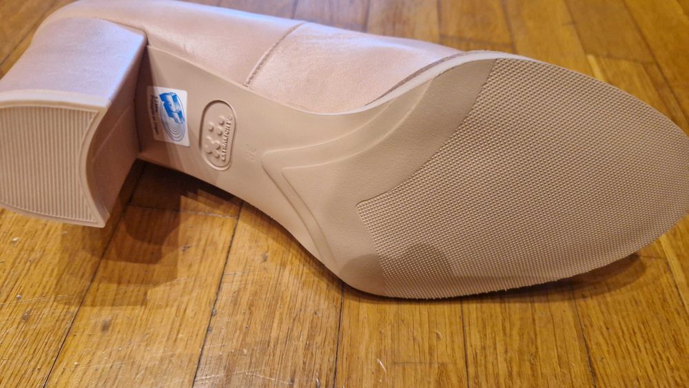 Sapatos novos, cor Nude, N. 38