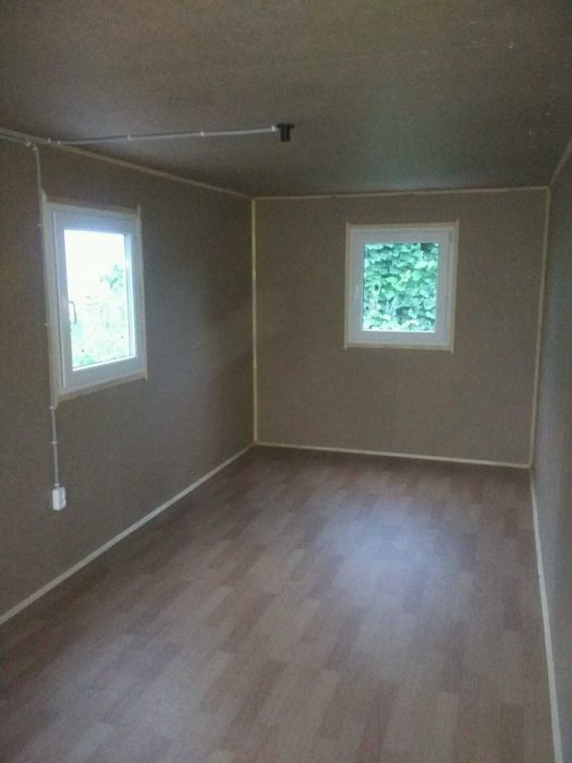 Вагончик дачний, будівельний. Побутівка. Дачний дім, будиночок.