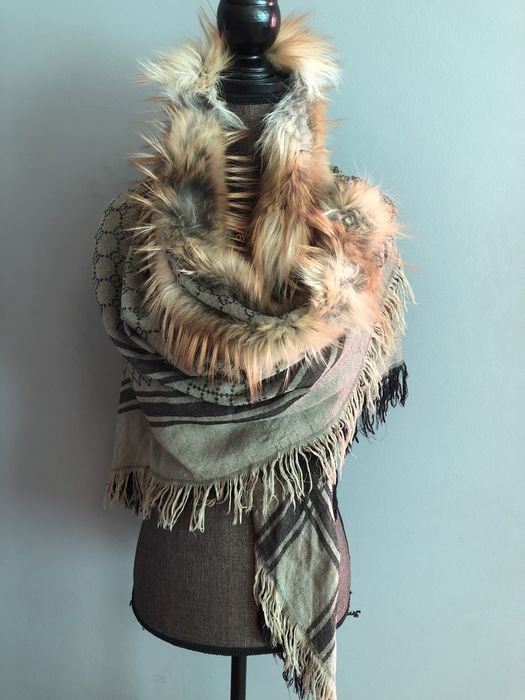 Chusta welna i jedwab Gucci z lisem.