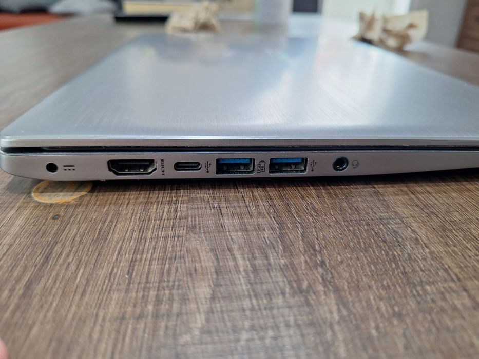 Laptop Acer Swift 3  SF314-52, i3, 8GB ram, 250 GB