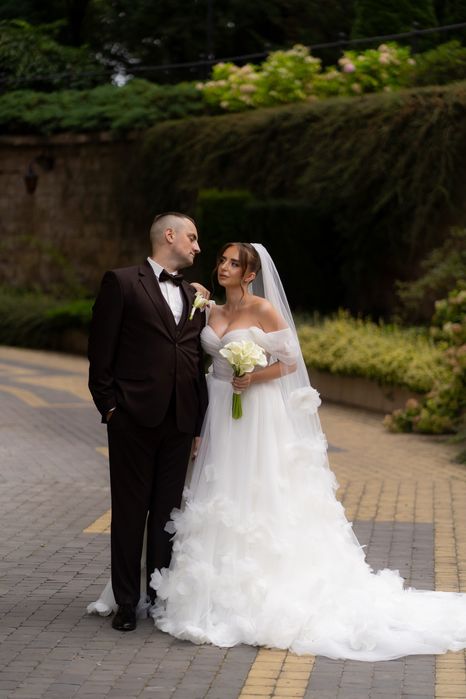 Весільна сукня з шлейфом