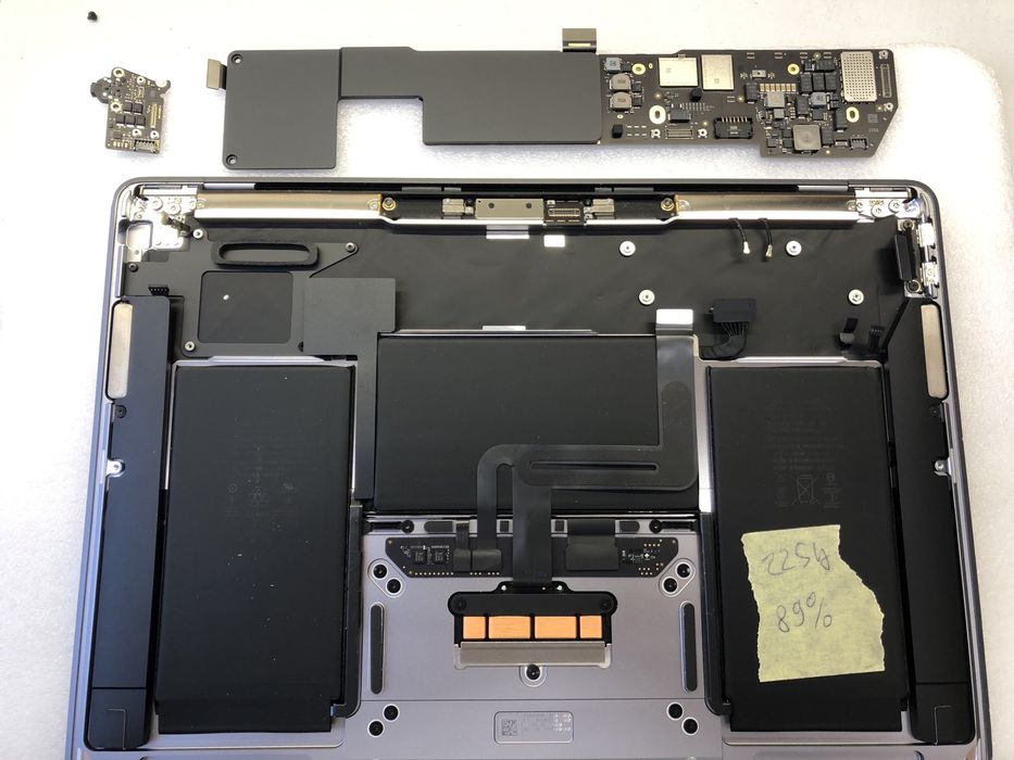 MacBook Air M1 А2337 на детали