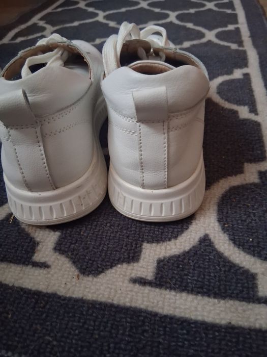 Lekkie adidasy damskie