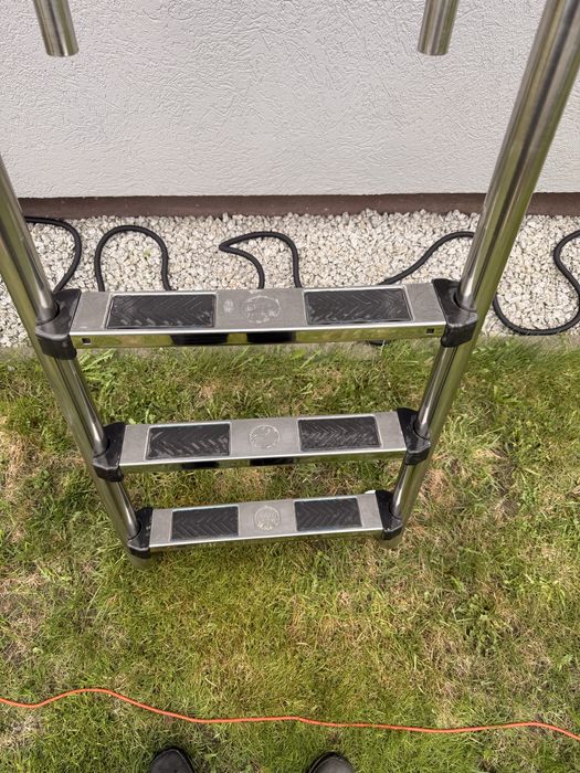 Drabinka basenowa ze stali nierdzewnej