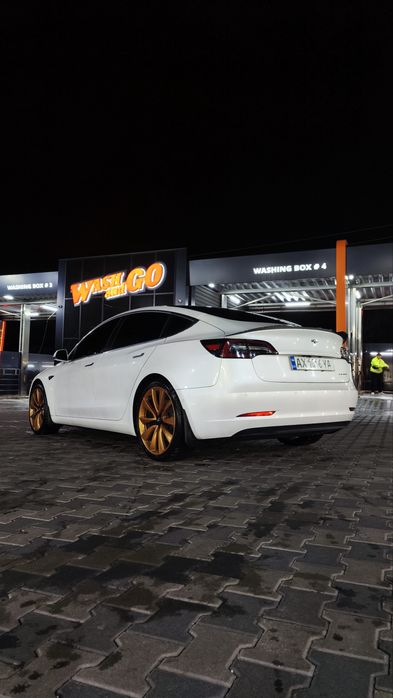 Telsa Model 3 Longe Range doual motor