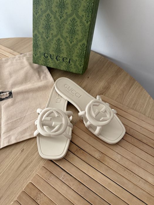 Klapki Gucci Interlocking GG Sandały