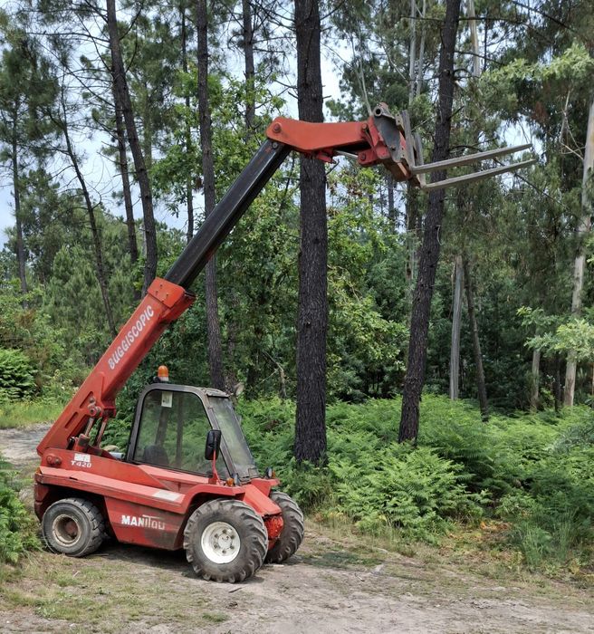 Manitou empilhador telescópico bt420