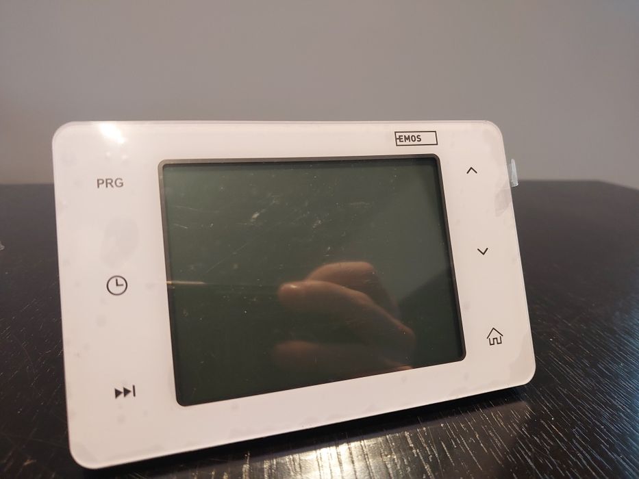 Inteligentny termostat pokojowy przewodowy GoSmart z WiFi Tuya EMOS