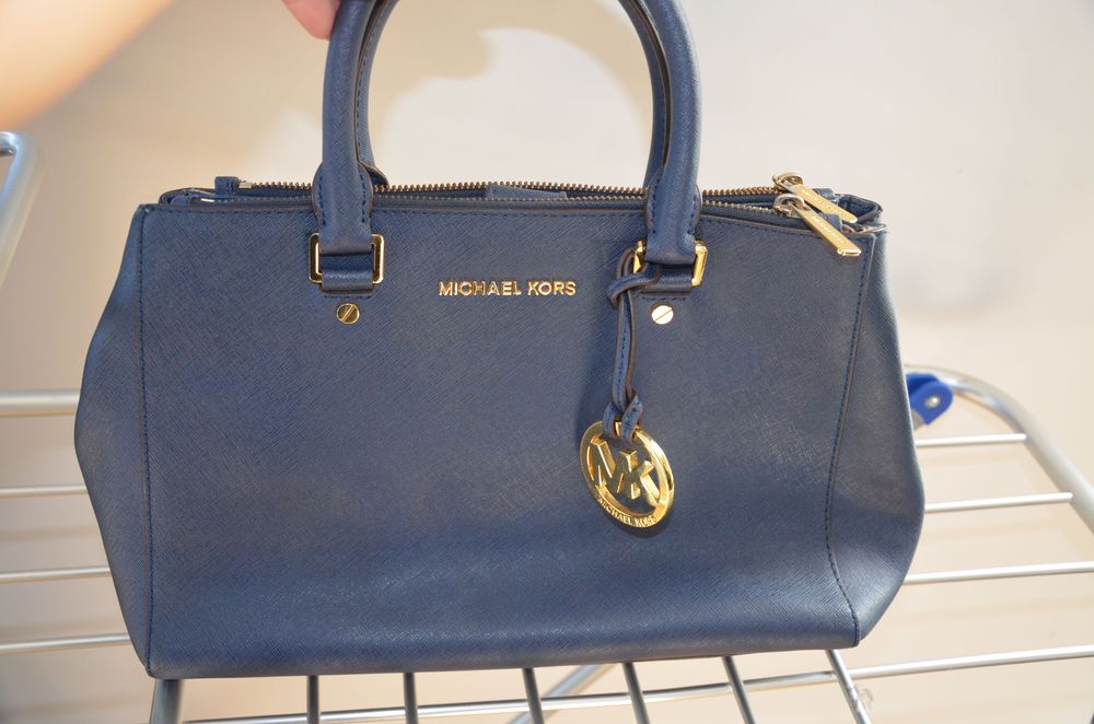Torebka Michael Kors duża niebieska z paskiem MK