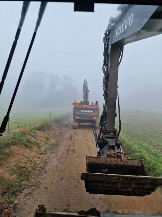 Usługi koparką ładowarką obrotową gosienicą