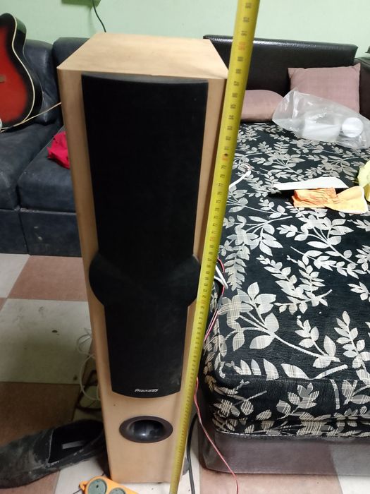 Продам колонки пионер в отличном состояние не рипят не скрипят.