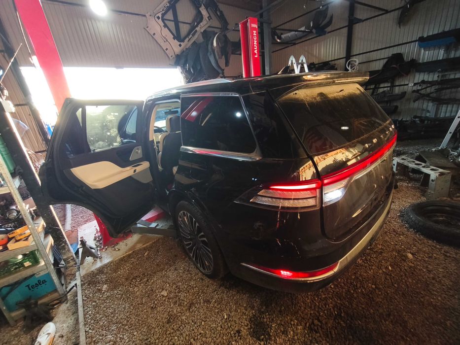 Lincoln aviator кузов взборі двері ляда крило капот бампер арка гриль