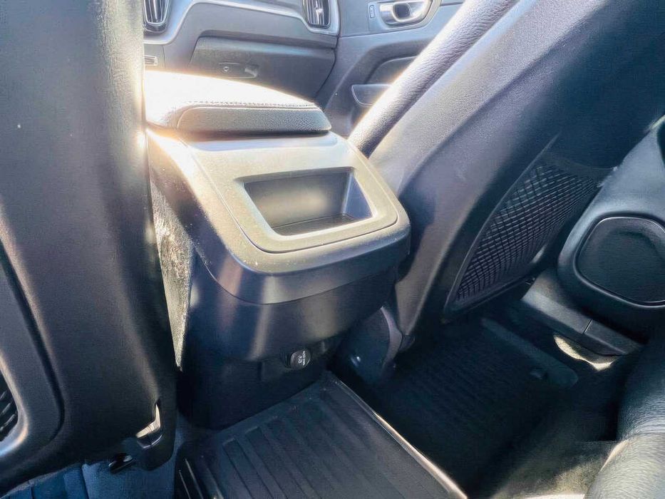 Volvo XC60      2020