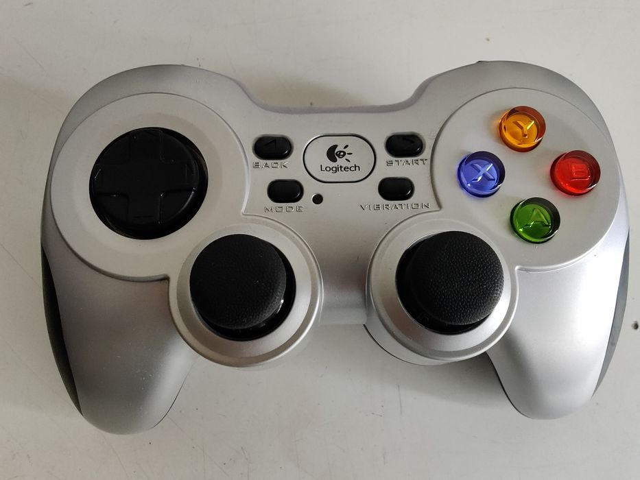 Vendo comando Wireless Logitech F710 *Novo*