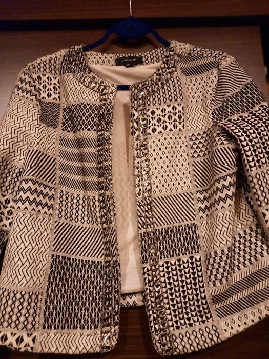 Żakiet ze srebrnymi dodatkami