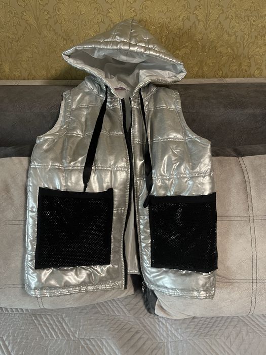 Жилетка безрукавка