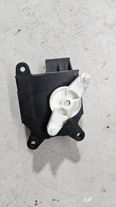 Silniczek klap regulacji nawiewu nagrzewnicy opel vectra c