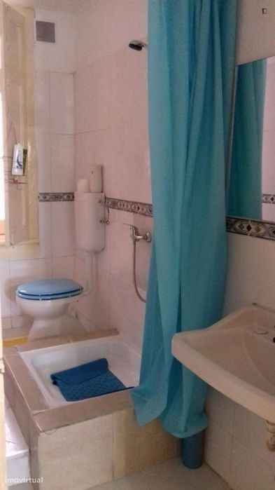 Quarto - localizado em Alameda Lisbon