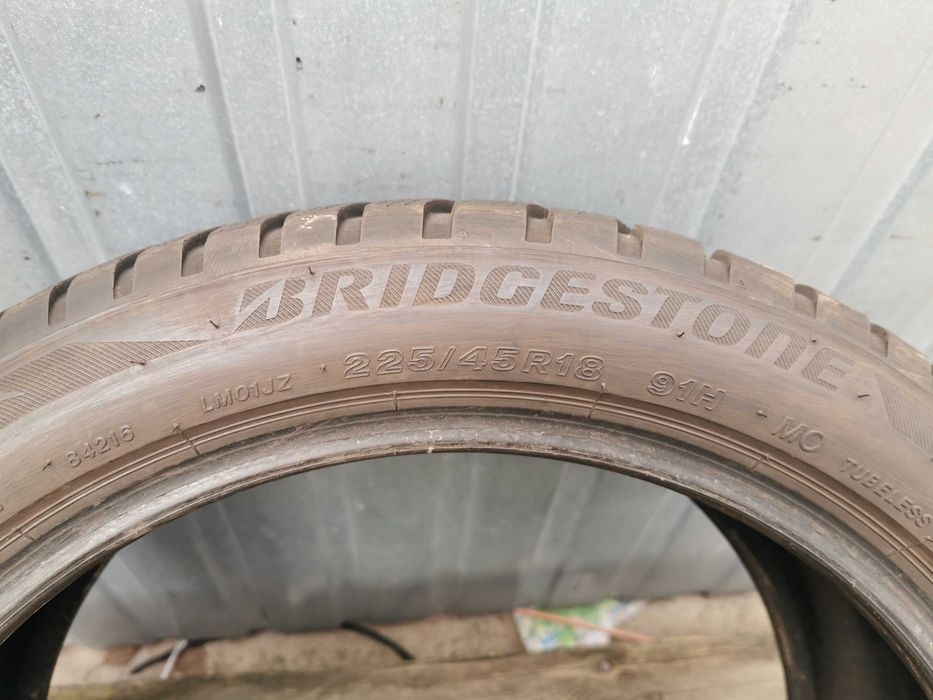 261) Opona - 225/40/18 - Bridgestone - 5.5mm - 1sx2022 - Zimowa